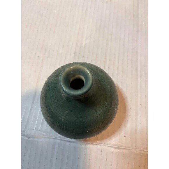 Vintage 1992 Traditional Ceylodon Green 4" Tall Teardrop Shape Ceramic Bud Vase - Picture 3 of 3